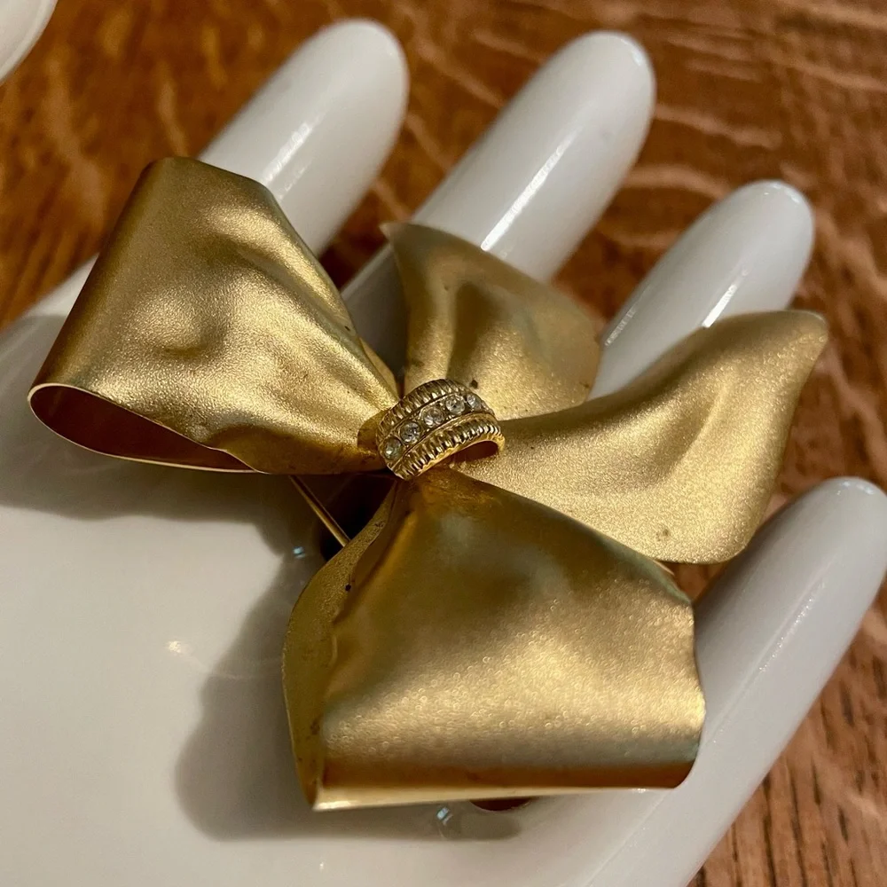 Vintage Gold-tone Bow Brooch with Crystal Accents - Picture 10 of 11